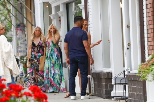 Jennifer Lopez Out in New York 07162024 79 bced7670616169f1