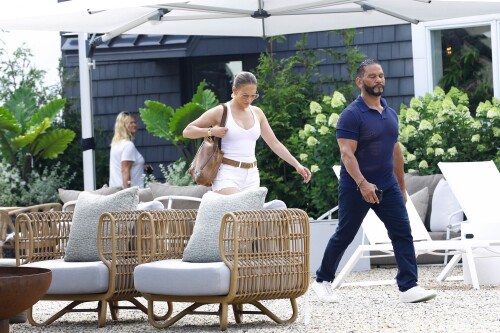 Jennifer Lopez Out in New York 07162024 90 e5f65d9c9ec05e98