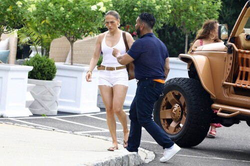 Jennifer Lopez Out in New York 07162024 92 20bcd65e2555e829