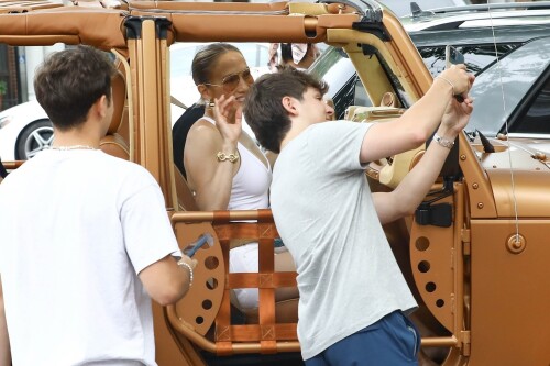 Jennifer Lopez Out in New York 07162024 94 b6df6a36d7ca1c54