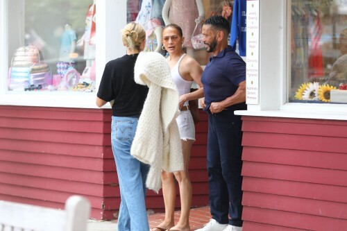 Jennifer Lopez Out in New York 07162024 96 bb4ec8ddd1aae19a