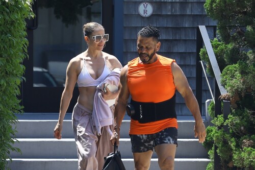 Jennifer Lopez out at Equinox in Bridgehampton in New York 07182024 47 74b088f590081c05