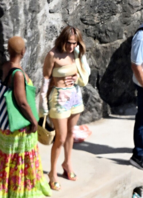 Jennifer Lopez out in Positano 06 18 2024 12 451665d8ef7a5b56