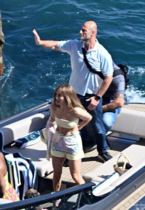 Jennifer Lopez out in Positano 06 18 2024 20 fec28b3875b3c12a