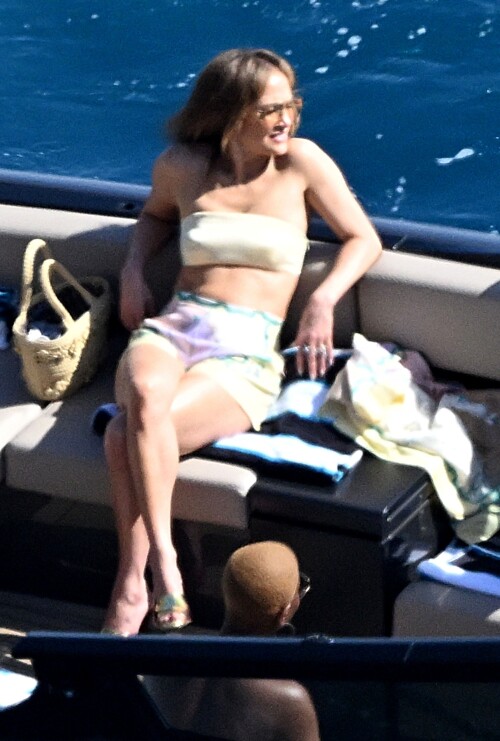Jennifer Lopez out in Positano 06 18 2024 5 5b0526cdd0166372