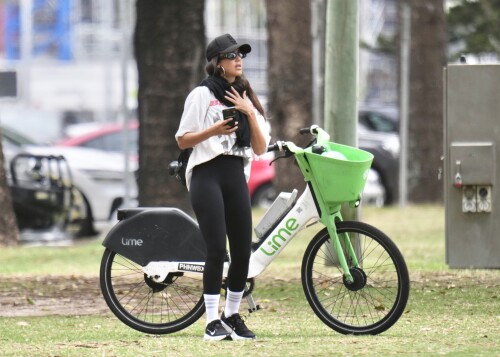 Jessica-Alba---Out-and-about-in-Gold-Coast-1284e26695d9db0e4e