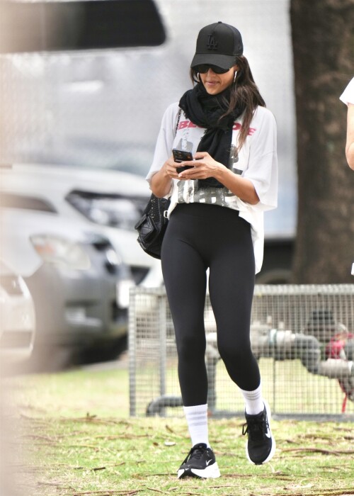 Jessica-Alba---Out-and-about-in-Gold-Coast-185d4df2318076b7e2