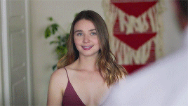Jessica-Barden-R033eff30c35412c3a30.gif
