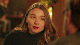 Jessica-Barden-R036ad91206e074ea0eb.gif
