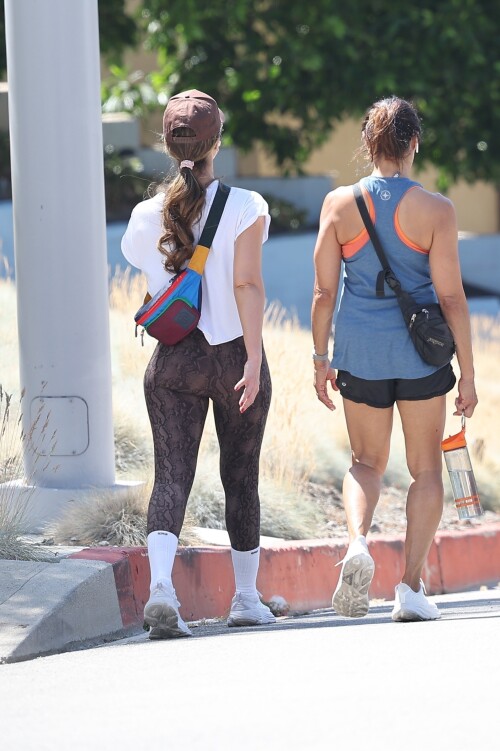 Jessica_Alba_Out_in_Beverly_Hills_06-25-2024__45_b66b95023179157e