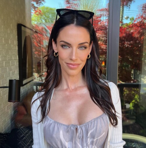 Jessica Lowndes Cleavage 04272025 5 4d455271a9baad42