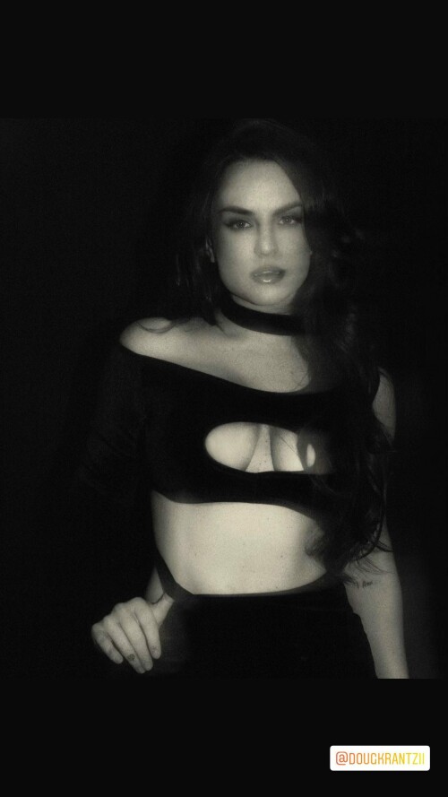 JoJo Levesque Sexy Pic 4