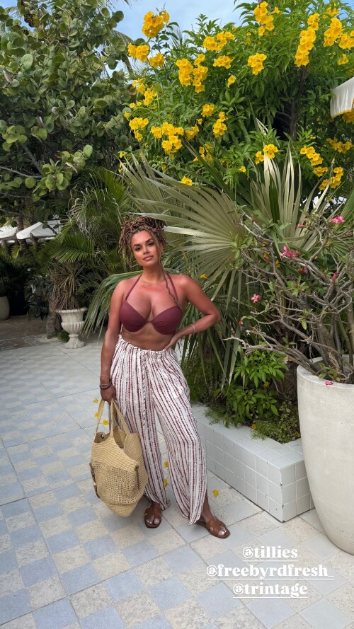 Joy Taylor Feet 8438431ee0dc65b77f982d5