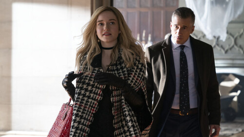 Julia Garner Inventing Anna scenebd968cde23bcaf82