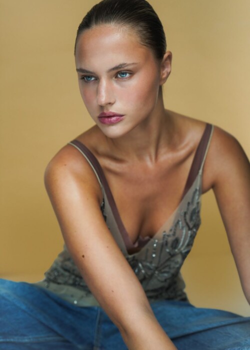 Julia v H 13 1 731x1024dad9758f1faf9110