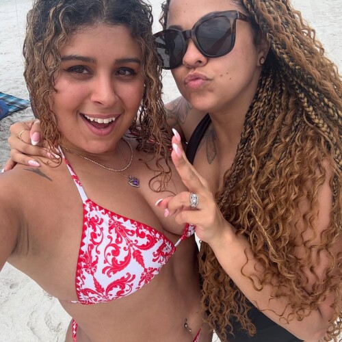 Just-a-bunch-of-buns-hons-and-sun.-LOVE-MY-GIRLS-beach-girlsday-32443f54a82c76f0a