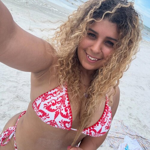 Just-a-bunch-of-buns-hons-and-sun.-LOVE-MY-GIRLS-beach-girlsday-43272f90cac057503