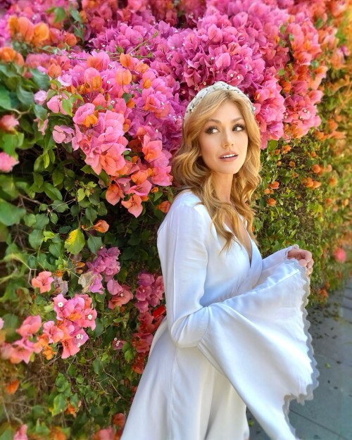 Katherine McNamara R010ac10d85b8e86e1b3