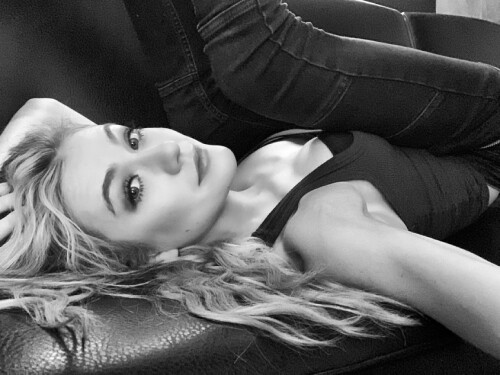 Katherine McNamara R020d25837d8d8d00316