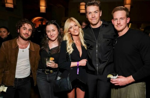 Katherine McNamara R025756de52217f43f35