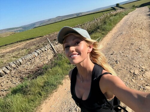 Katherine McNamara R044615756aaa033f8d9