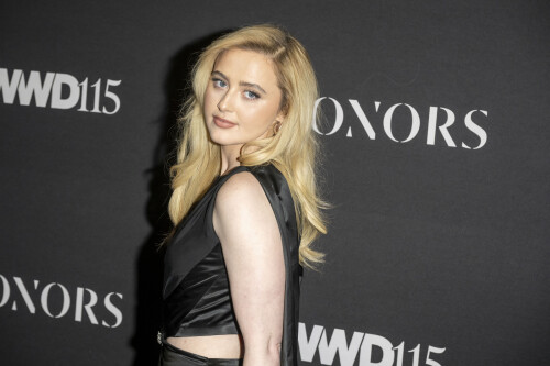 Kathryn-Newton-attends-WWD-Honors-5e9421af3a82e3bf3.jpeg
