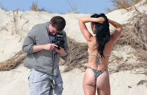 Katy Perry Zebra Bikini Pic 271acc8d6a0ac4096e