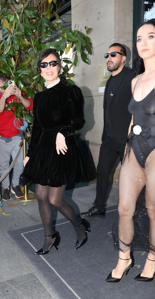 Katy Perry in Paris Pic 2dfeb73eedcac1d26