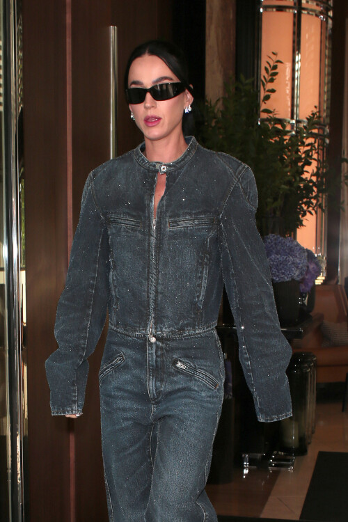 Katy Perry leaves a meeting in SOHO in Central London 07 26 2024 16 ffd03ccf4dcb2c8b