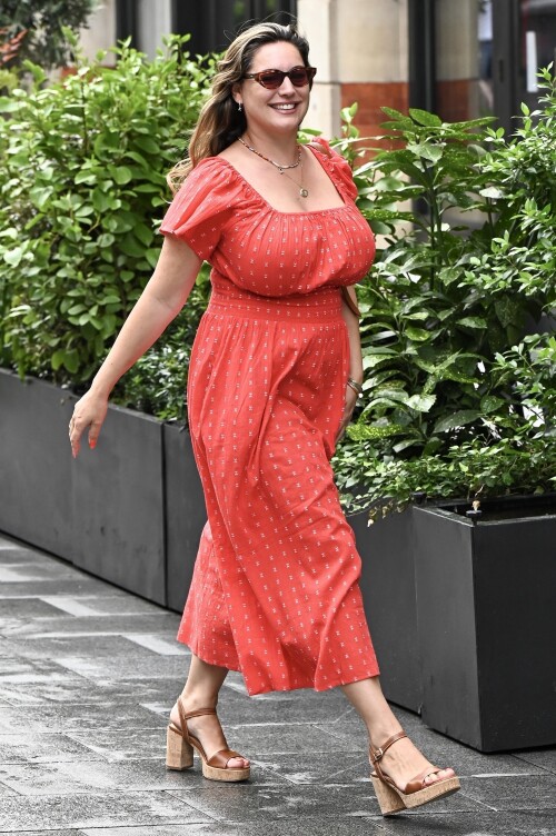 Kelly_Brook_leaving_the_Heart_Breakfast_Show_at_the_Global_Studios_in_London_08-05-2024__5_827589ef5049c28a