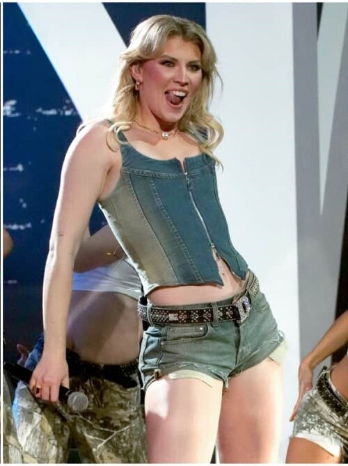 Kelsea Ballerini Dasha 2ba9230b5ac386900