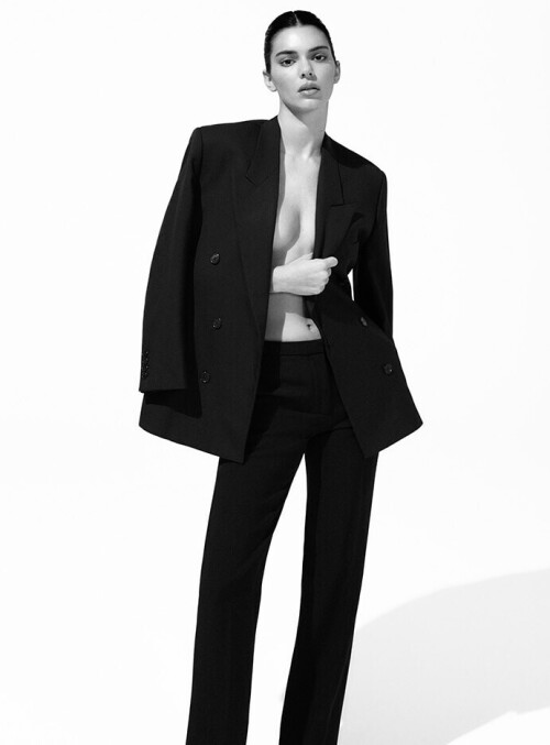 Kendall Jenner FWRD 2025 10 f79059f9ffca0960