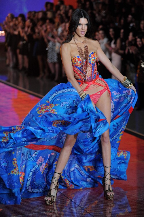 Kendall_Jenner_10.11.2015_DFSDAW_0285763d09c5cb04338