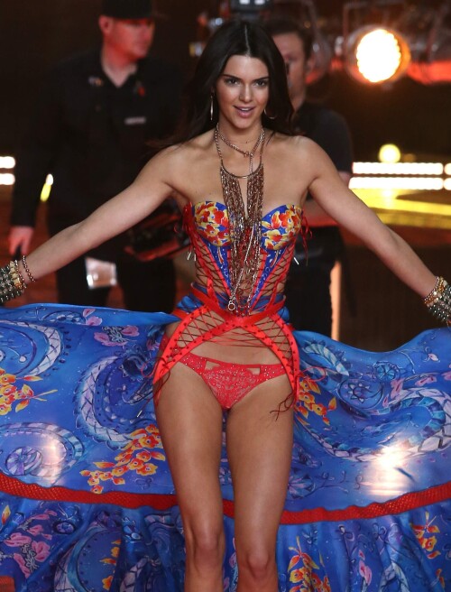 10 November 2015.Victoria's Secret catwalk Show.Pictured: Kendall JennerCredit: GoffPhotos.com   Ref: KGC-146