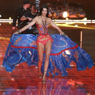 Kendall_Jenner_10.11.2015_DFSDAW_1618e2e3ae739fc6acf