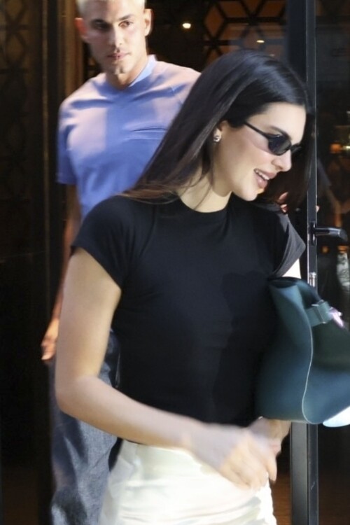 Kendall Jenner Arrives at Kinu restaurant in Paris 08 02 2024 53 bc3a26108adc47d6
