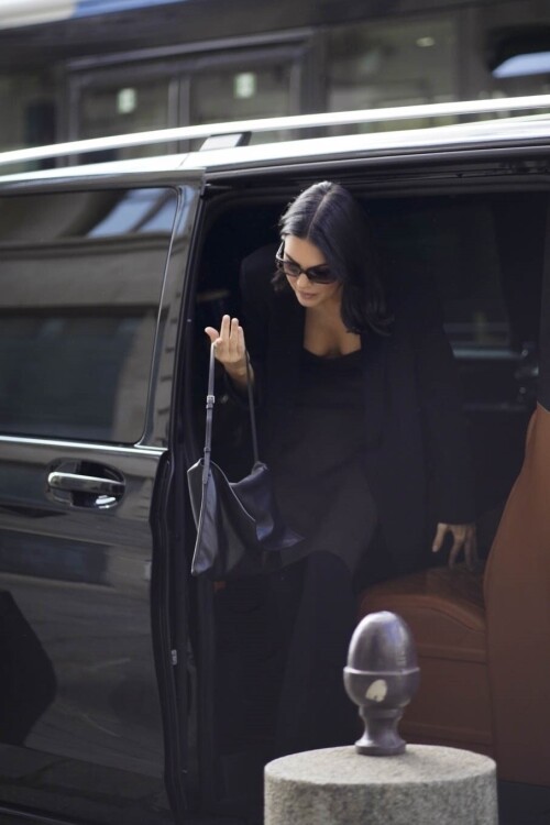 Kendall Jenner at L Oreal fitting during Paris Fashion Week 09 29 2025001435f0c8e42f62be1b