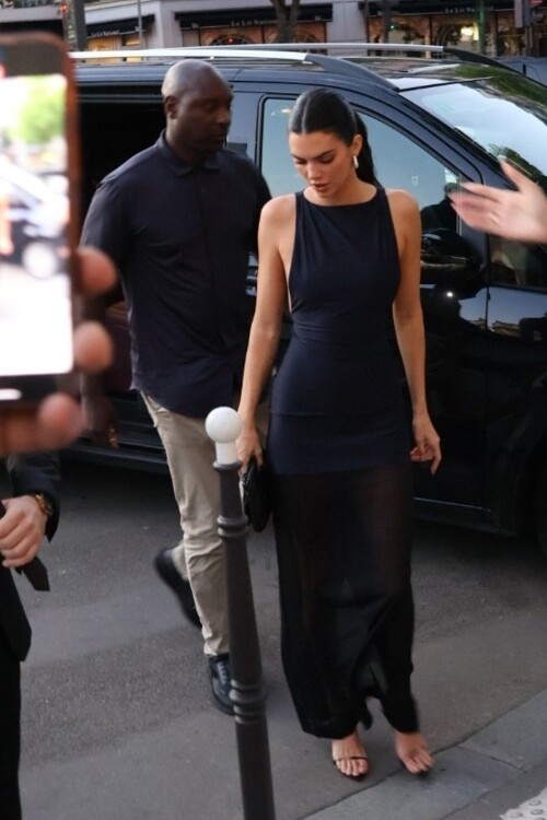 Kendall Jenner at a cocktail event with FWRD in Paris 06 24 2024 15 301c998344cdf42e