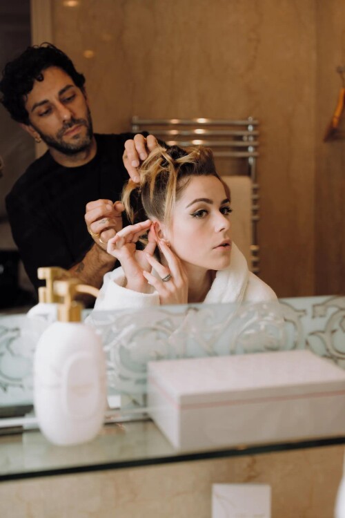 KiernanShipka WWD NishaJohny 091c30aa4b42af6fd5