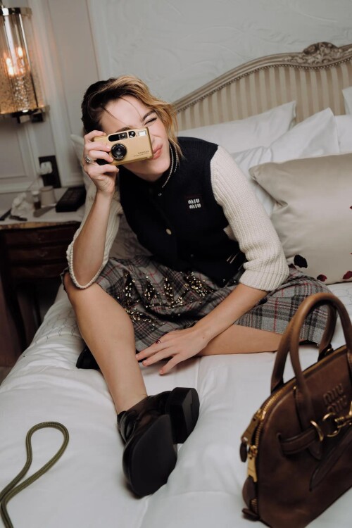 KiernanShipka WWD NishaJohny 37ba82eea60cc2fe0f