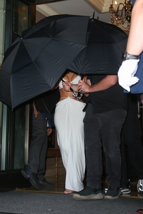 Kim Kardashian departs the Ritz Hotel in New York 08 14 2024 30 2c773469995ad470