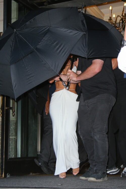 Kim Kardashian departs the Ritz Hotel in New York 08 14 2024 32 7c73f001f9087798