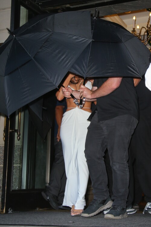 Kim Kardashian departs the Ritz Hotel in New York 08 14 2024 35 c29af6fdcca387a7