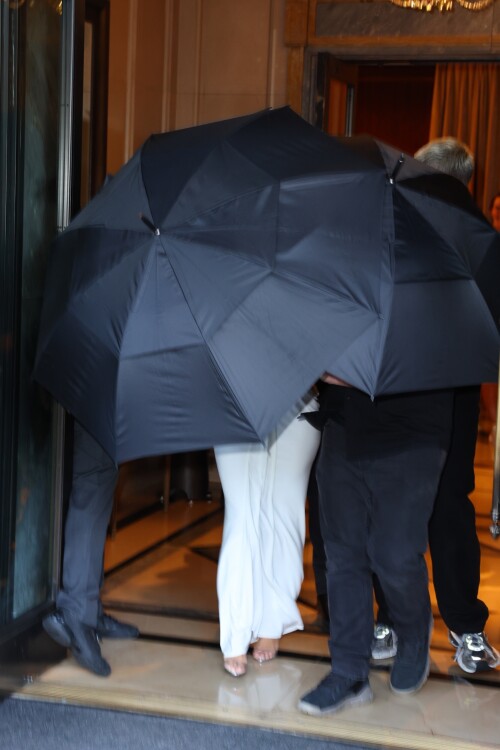 Kim Kardashian departs the Ritz Hotel in New York 08 14 2024 46 627dde4348ea074c