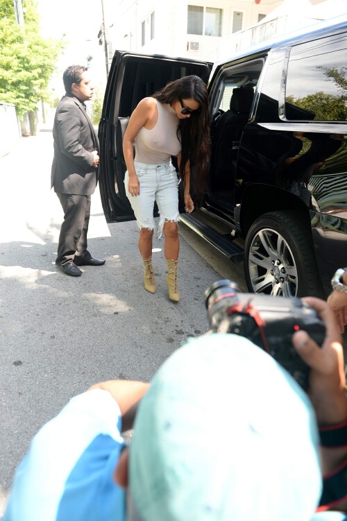 Kim Kardashian heads out in Miami September 17 2016 03336400b83b28714e1