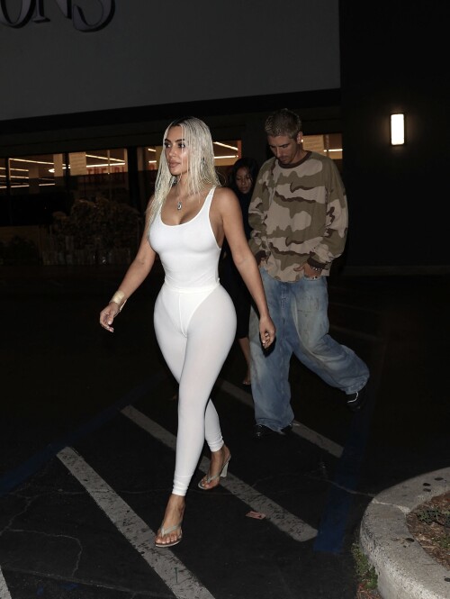 Kim Kardashian leaving Pavilions Supermarket in West Hollywood 06 18 2024 2 b1e281cebb29c6b9