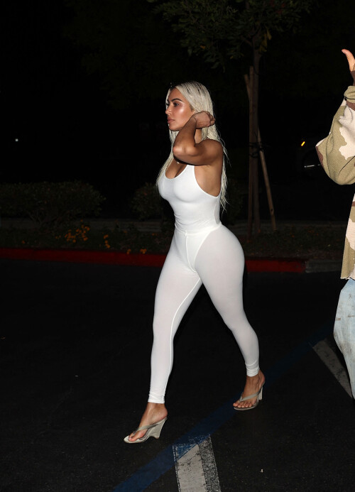 Kim Kardashian leaving Pavilions Supermarket in West Hollywood 06 18 2024 3 420c3ea7188f62c6