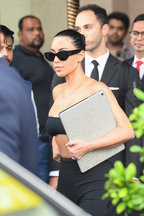 Kim Khloe Kardashian at an India airport in Mumbai 07 14 2024 15 e93d04054ba243d6