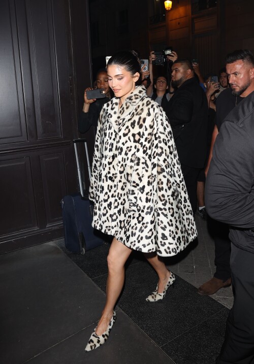 Kylie Jenner heading to dinner in Paris 06 23 2024 6 4ee8c032a4426f60
