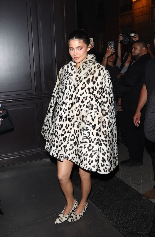 Kylie Jenner heading to dinner in Paris 06 23 2024 9 e28d3b5affd73741